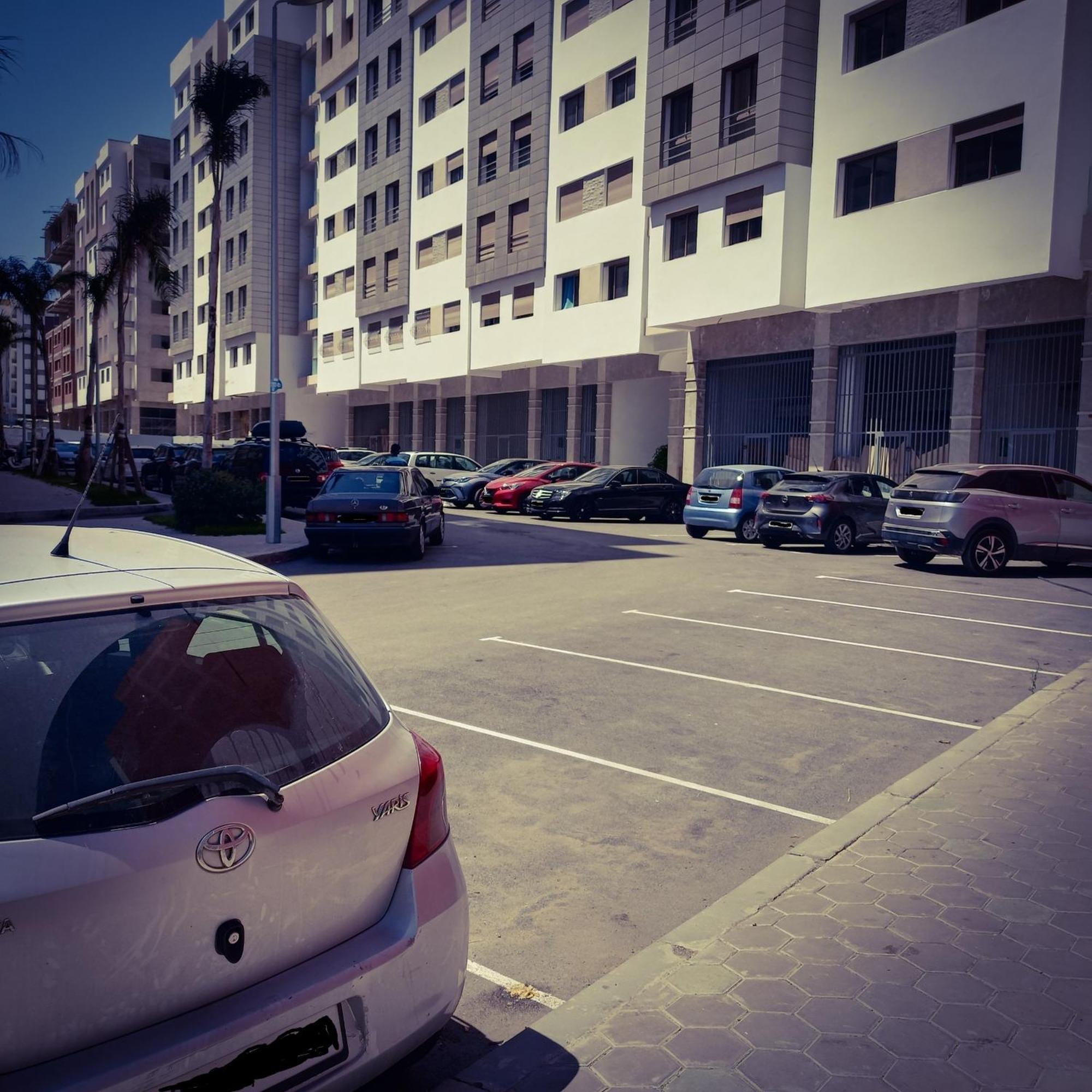Super Apartement Totalement Neuf Et Climatise A Cote Du Centre Commercial Marjane M2 Tanger Eksteriør bilde
